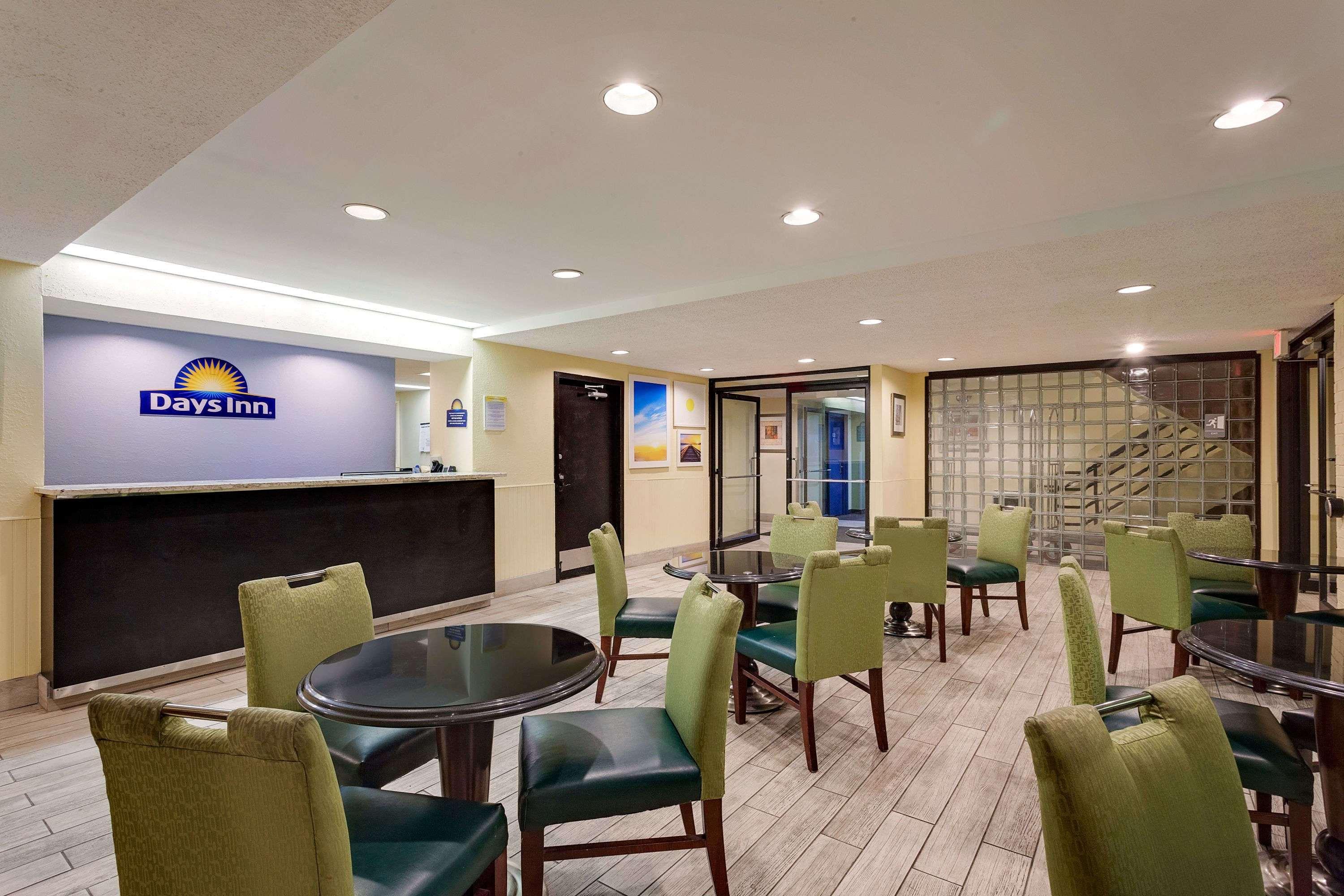 Days Inn By Wyndham Shrewsbury Worcester Exterior photo