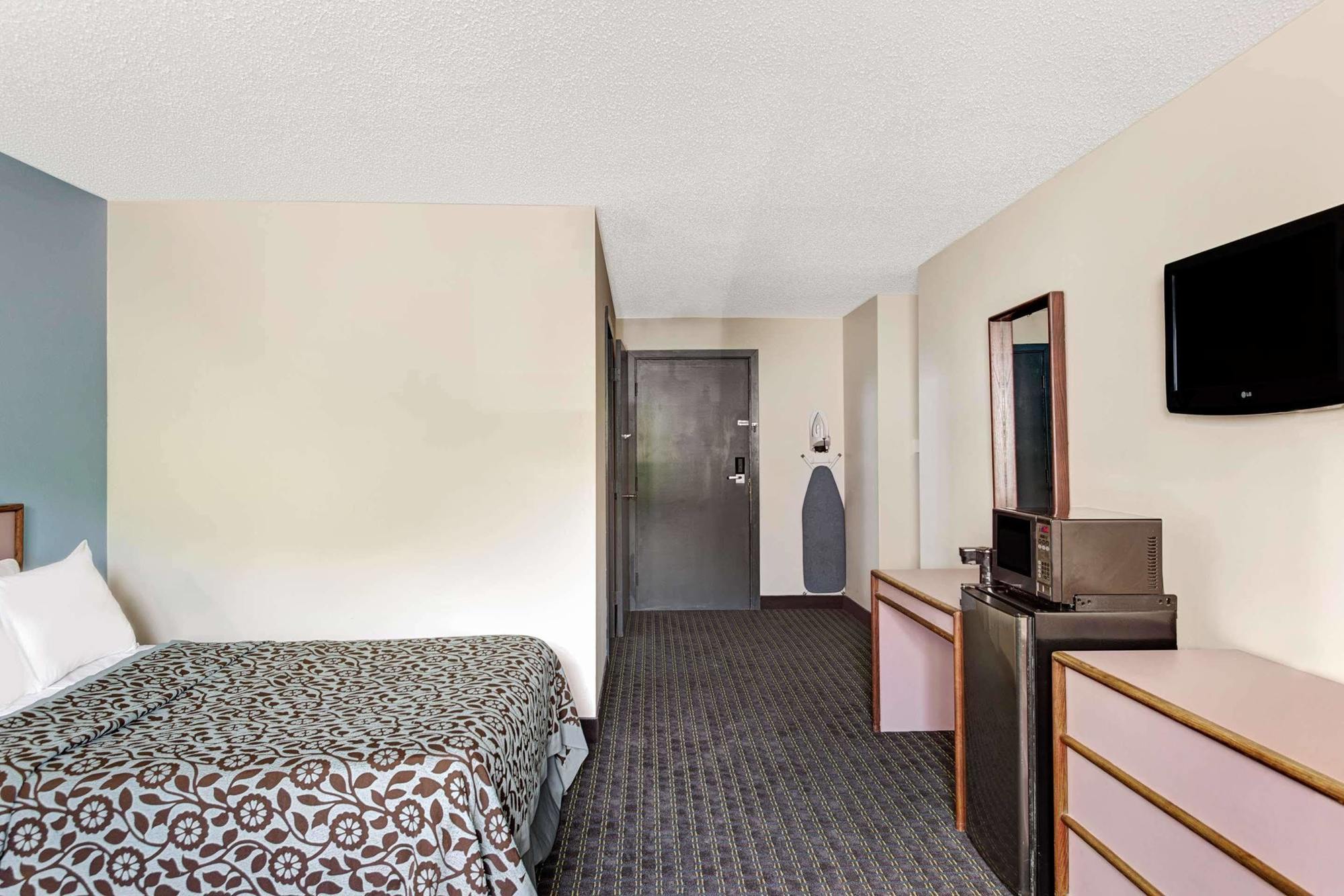 Days Inn By Wyndham Shrewsbury Worcester Exterior photo